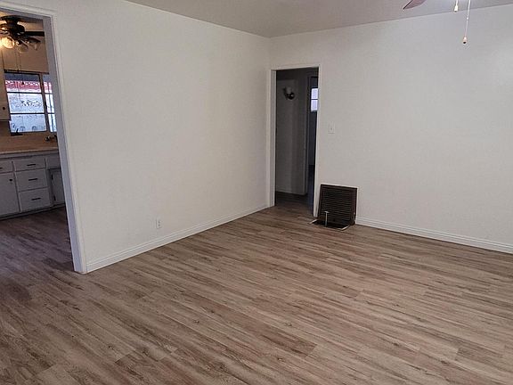 3rd image of 5829 Primrose Ave