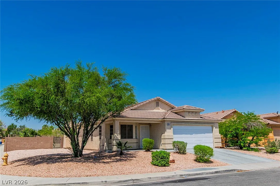 4 bed, 2.0 bath, 1700 sqft, $2,095 — Photo 1