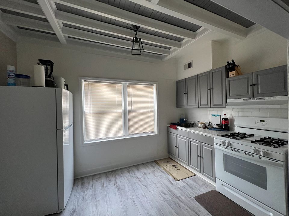 1st image of 324-326 Summer Ave #3