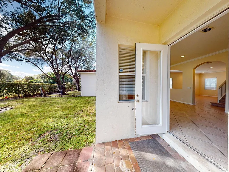 1007 Grove Park Cir — Photo 17