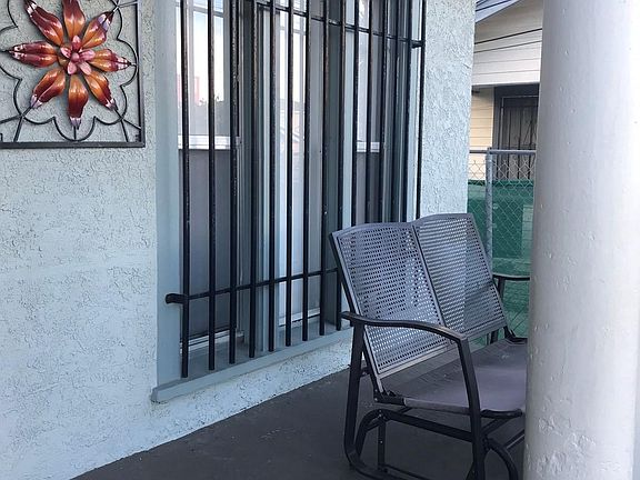 3rd image of 1105 Mahanna Ave