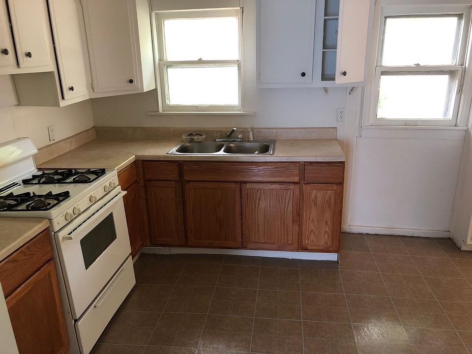 2nd image of 2747 E Admiral Ct