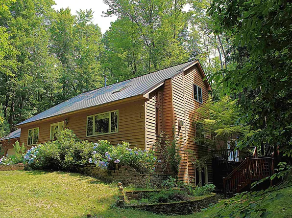 8131 Hillside Dr, Traverse City, MI 49685