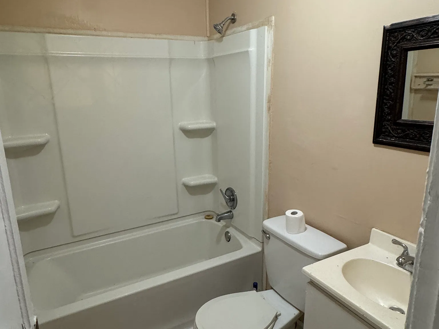 3 bed, 888 sqft, $900 — Photo 4