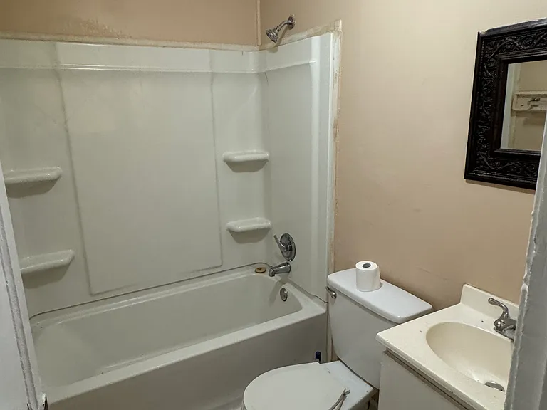 3934 Saint Charles Pl — Photo 4