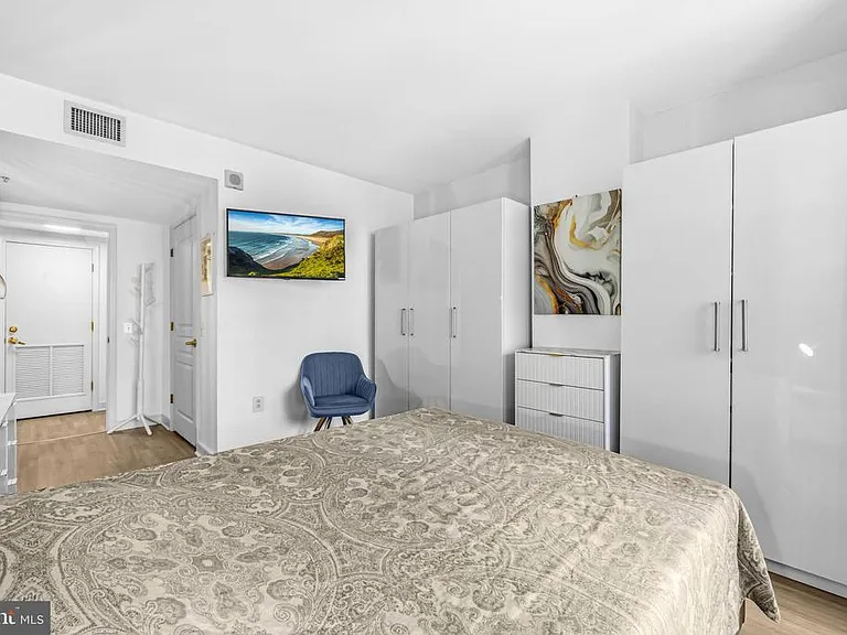 631 D St NW #637 — Photo 24
