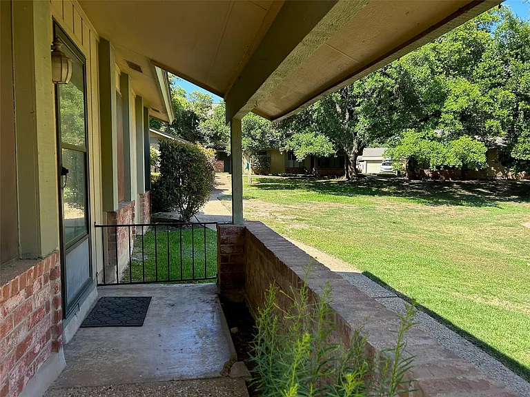9509 Blue Creek Ln — Photo 30