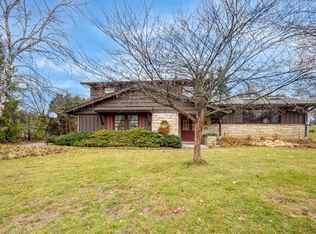 18100 Bonnie Ln, Brookfield, WI 53045