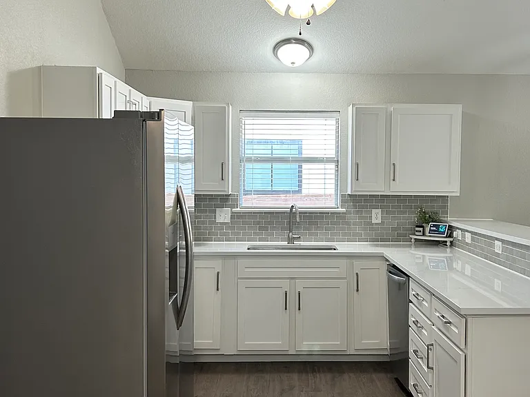 1008 N Bishop St — Photo 9