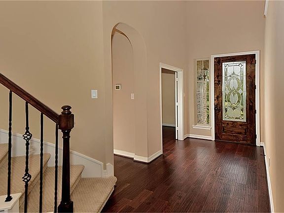3rd image of 114 Hearthshire Cir