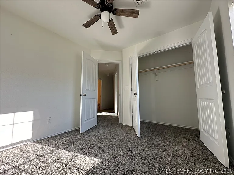 623 N Division St — Photo 11