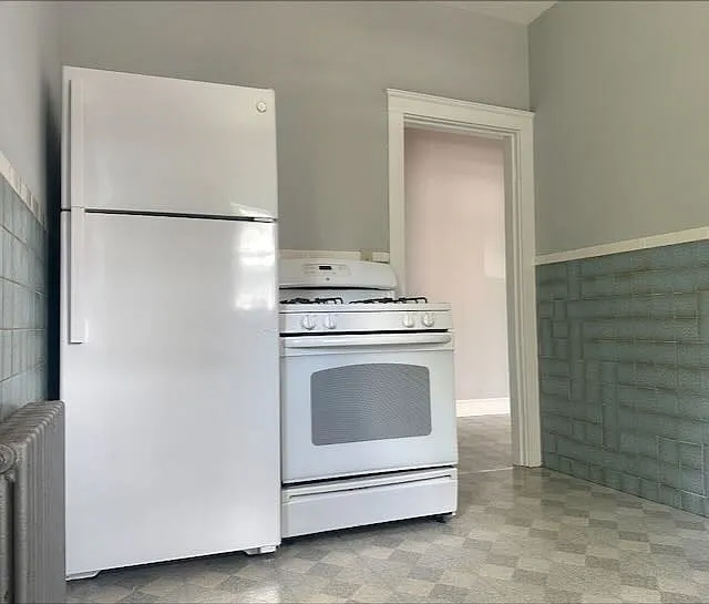 32 Holten St #2R — Photo 6