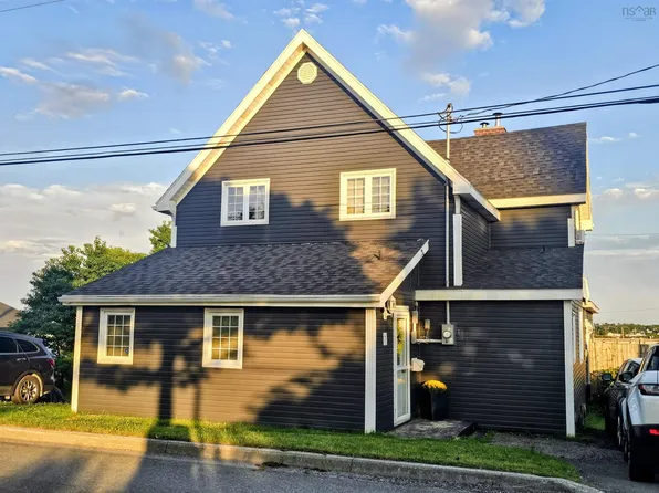 7 Official Row, Glace Bay, NS B1A 2W6