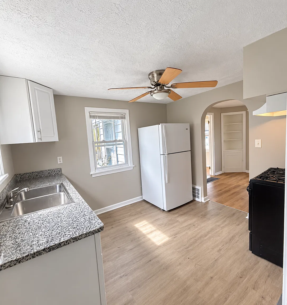 3 bed, 1100 sqft, $1,590 — Photo 2