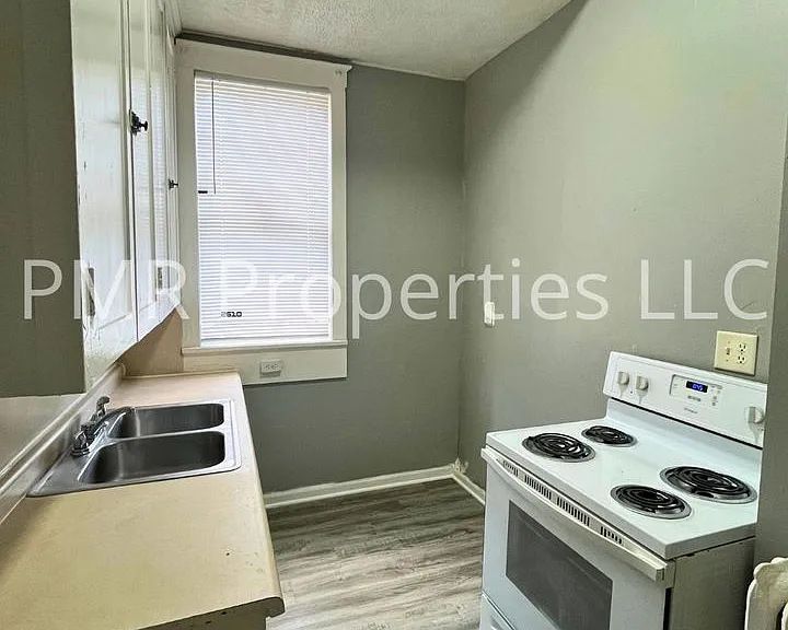 525 S 7th St — Photo 2