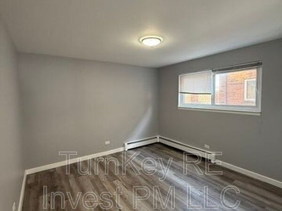 3rd image of 1685 Harbor Ave