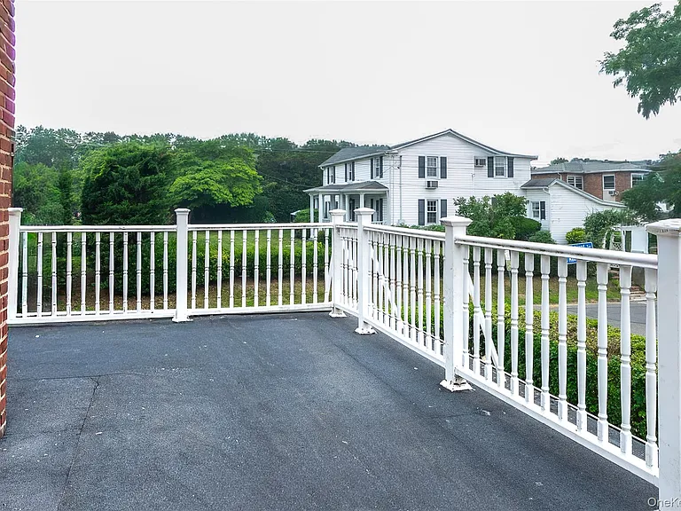 121 Manhasset Ave — Photo 36