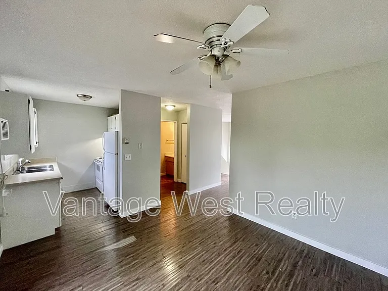 404 Hein Rd — Photo 5
