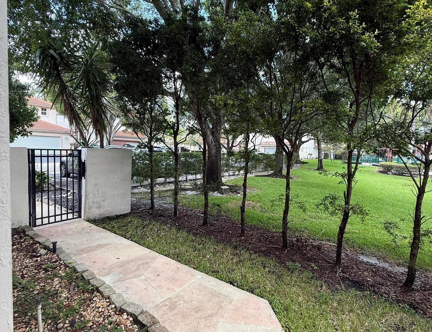 4 bed, 2.5 bath, 2282 sqft, $3,995 — Photo 3