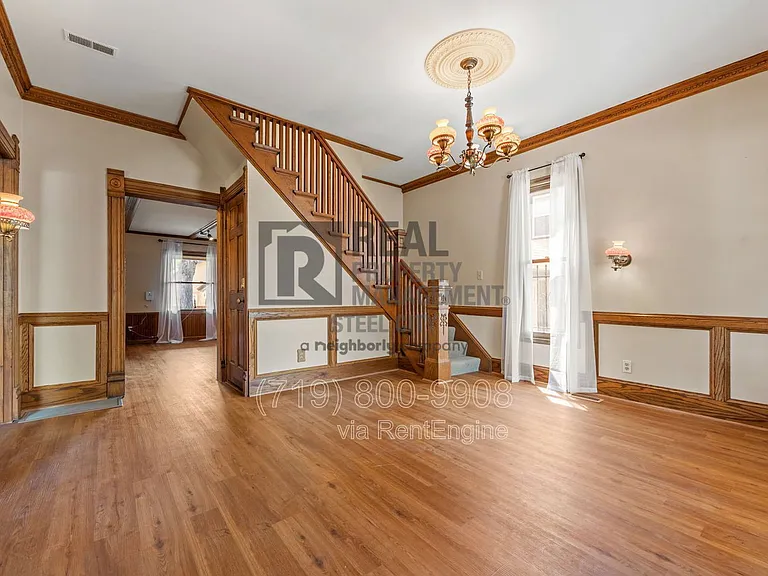 512 W 10th St #W — Photo 1
