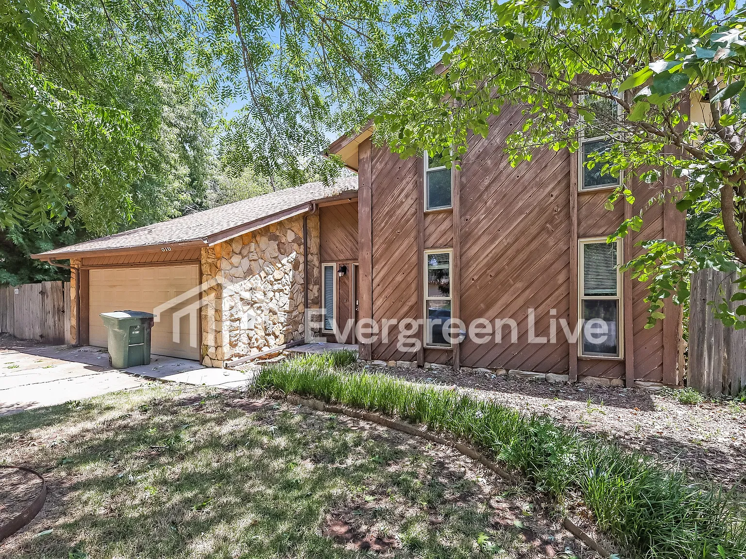 4 bed, 3.0 bath, 2247 sqft, $1,795 — Photo 3