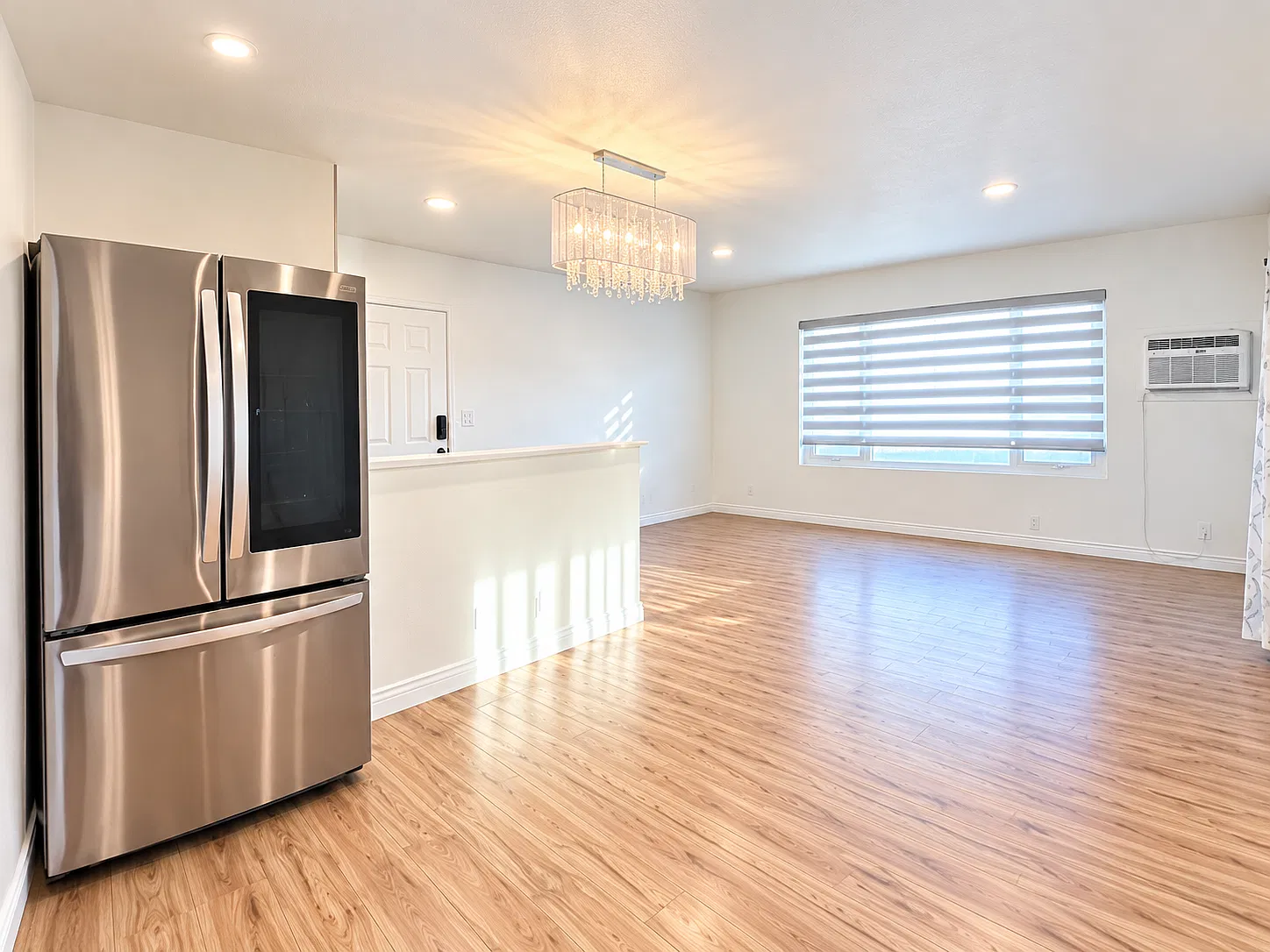 3 bed, 1411 sqft, $3,200 — Photo 2