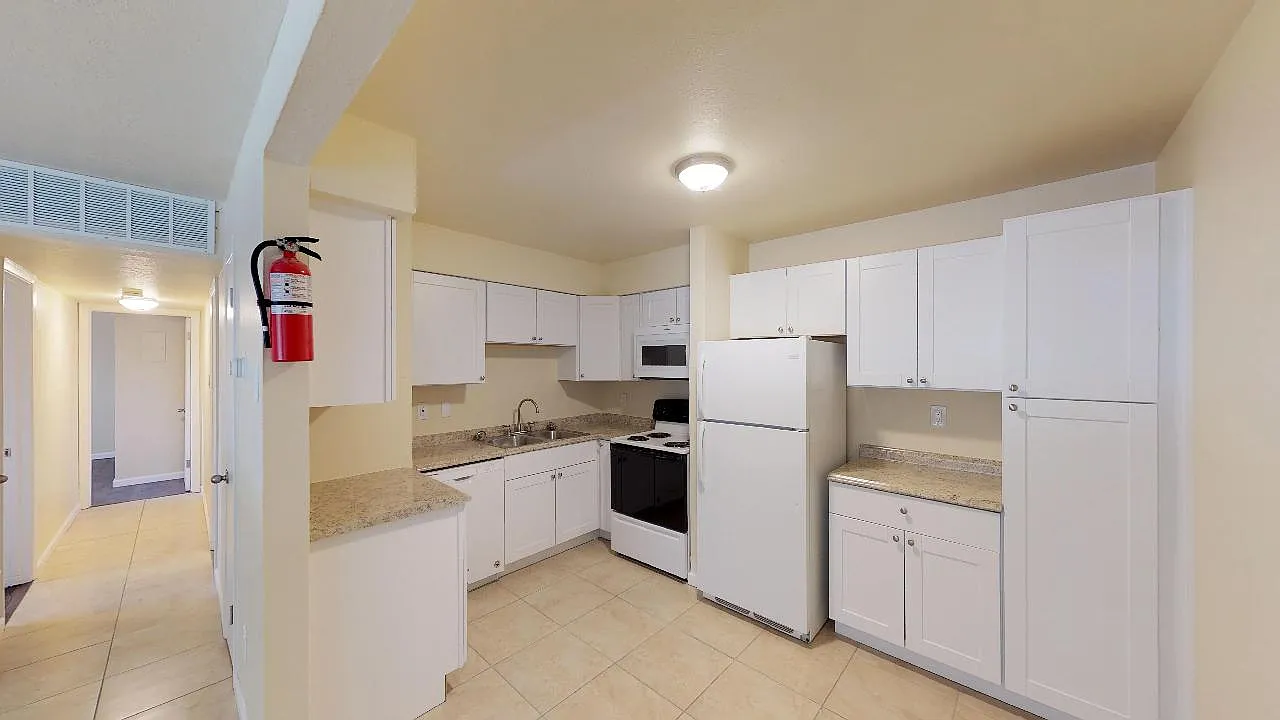 Quality 2 Bed / 1 Bath Apt w/ Private Yard - Great NE Community! — Photo 2