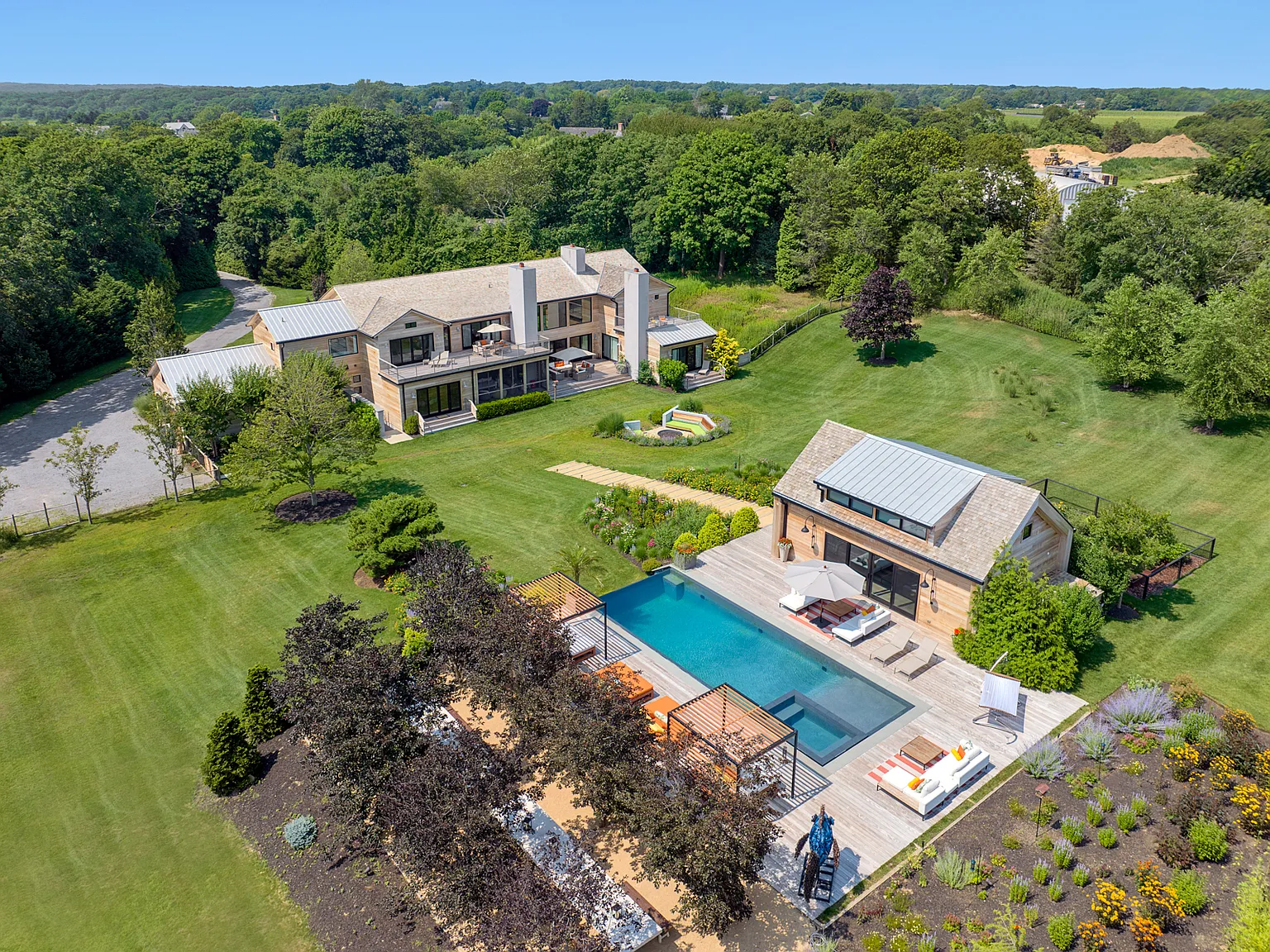 Stunner in Sagaponack — Photo 2