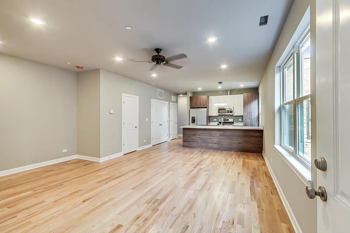 Building Photo - 6132 S Kimbark Ave #1W