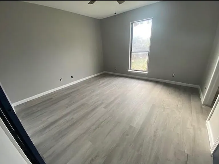 420 NW Aledo Dr — Photo 6