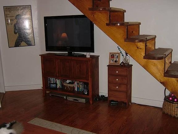 Living Area w/hardwood