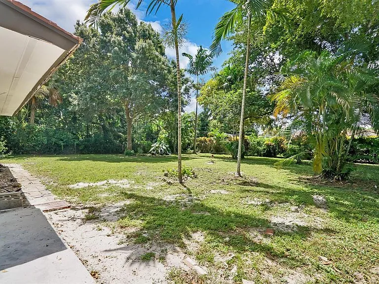 4190 SW 4th St — Photo 29