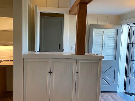 Entry to unit; separate bath and laundry through doorway.