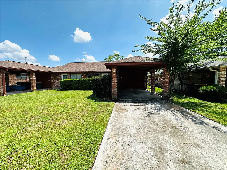 1011 McCall Ave — Photo 15