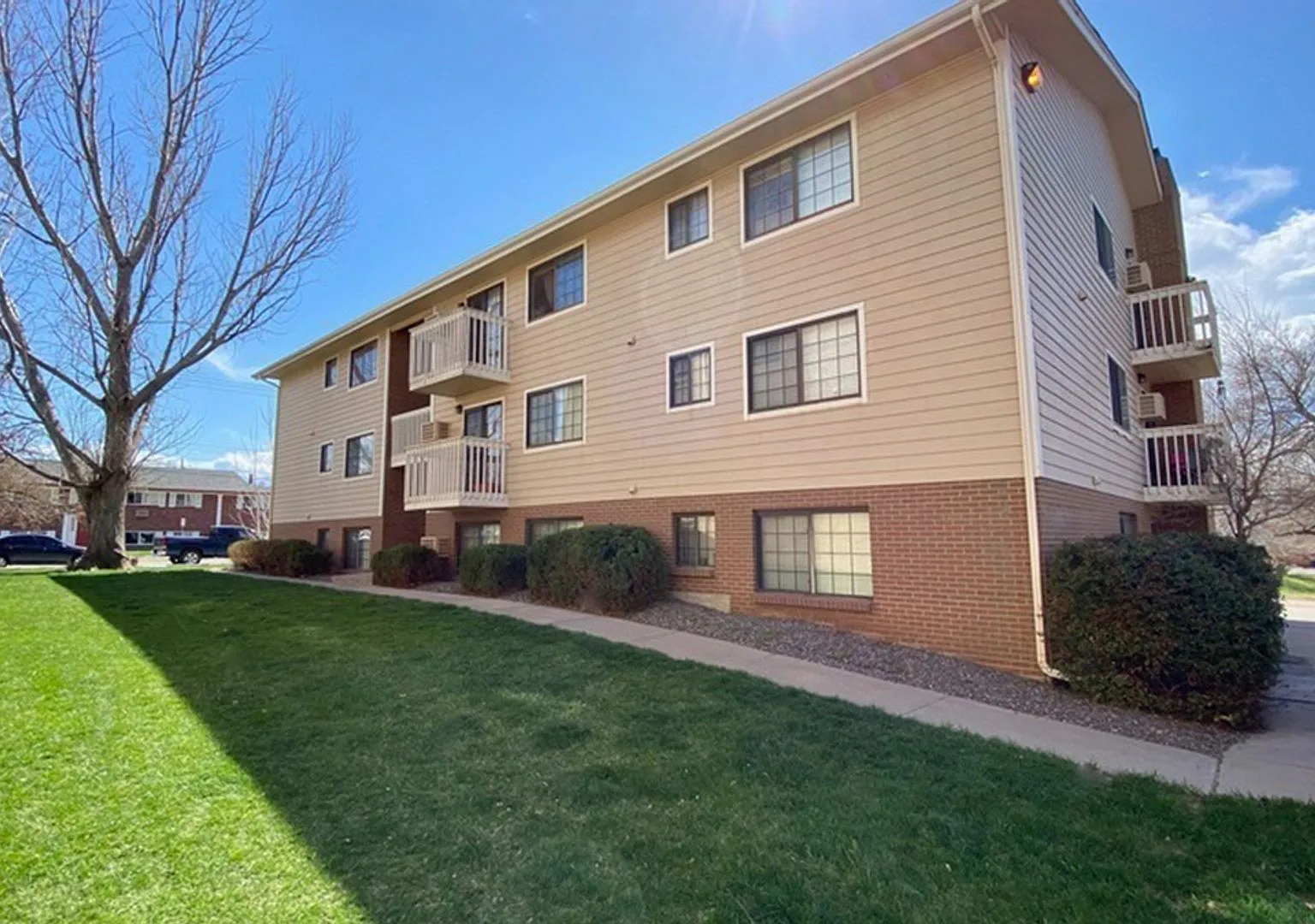551 W Prentice Ave — Photo 1