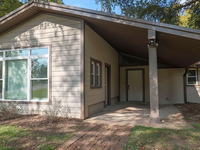 114 Lewis Rd — Photo 2
