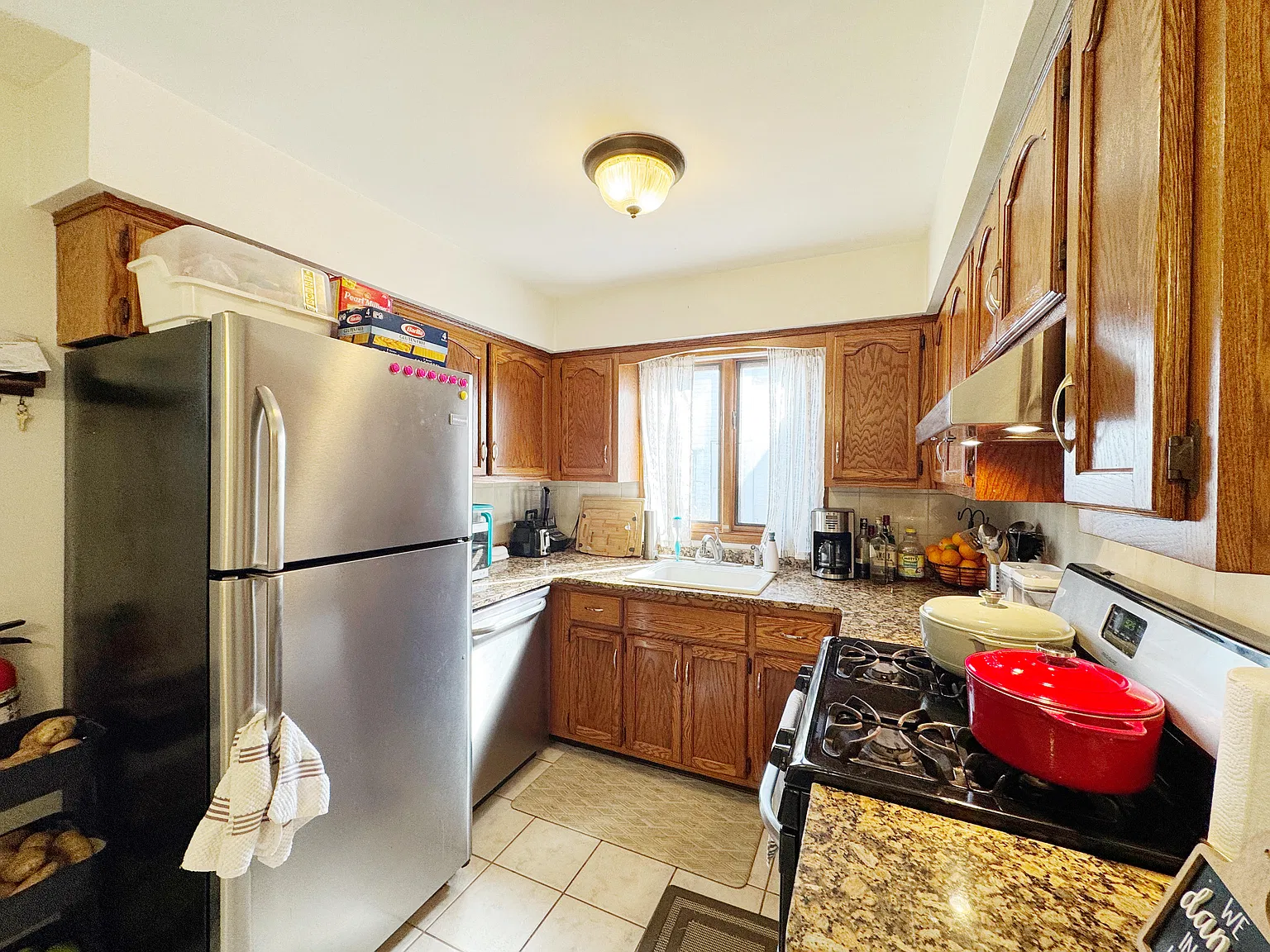 2 bed, 1000 sqft, $1,999 — Photo 2