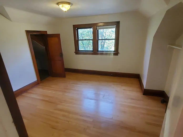 1911 E Newport Ave — Photo 14