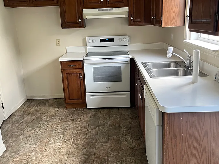 346 Cardinal Rd — Photo 3