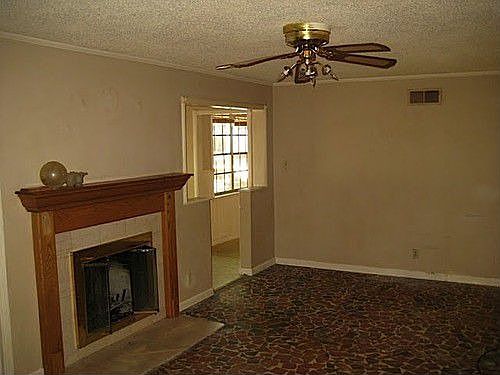 3rd image of 4810 Cameo Ave