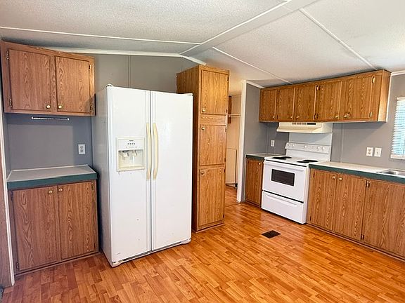 3rd image of 6952 Hollybrook Cir