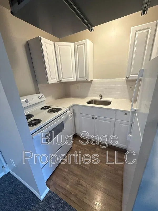 2 bed, 1.0 bath, 768 sqft, $1,350 — Photo 4