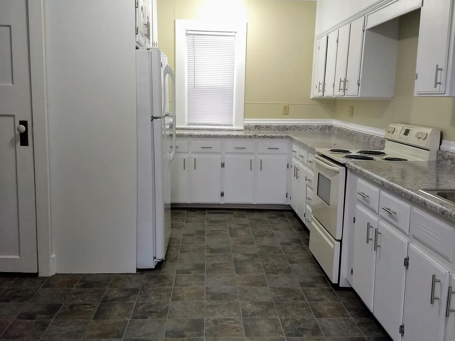 2 bed, 1275 sqft, $1,300 — Photo 3