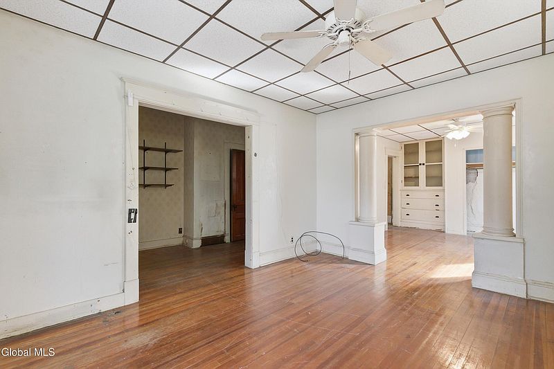 3rd image of 1920 Avenue B