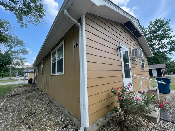 111 Ralph St, Carterville, IL 62918