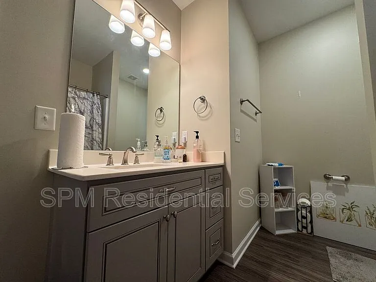 207 Fullford Ln #202 — Photo 14