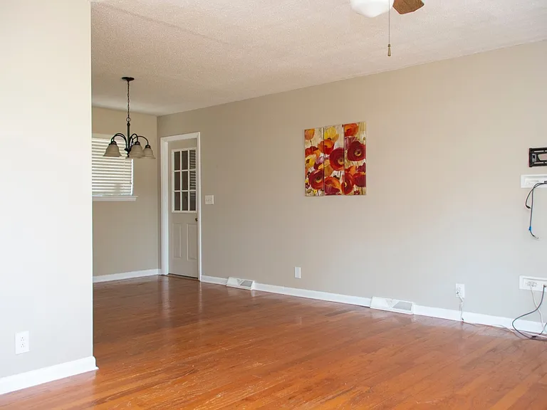 809 Bishop Cir — Photo 5