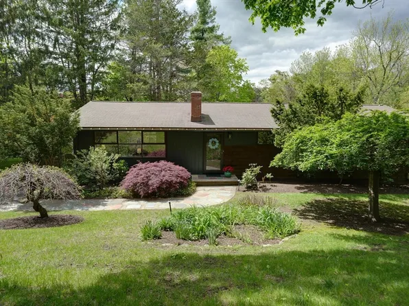 9 Thornberry Rd, Winchester, MA 01890