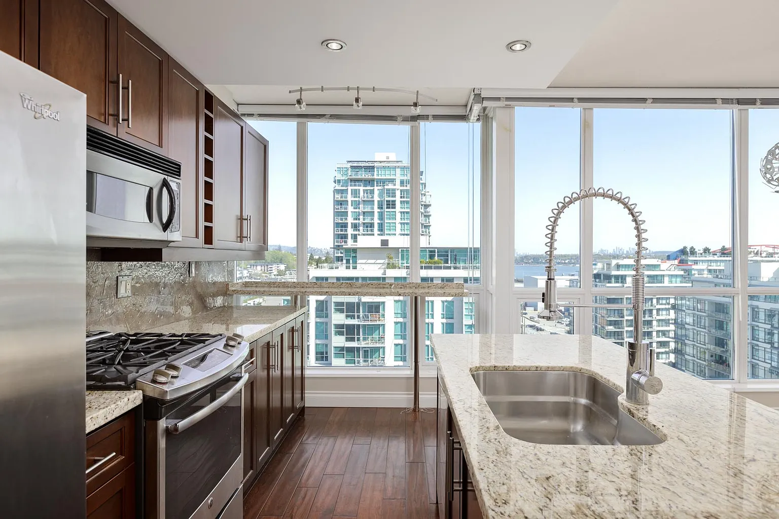 138 Esplanade E #1402 photo 1