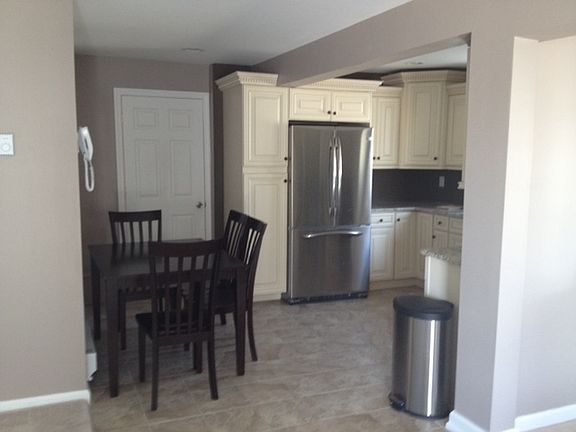 Georgous kitchen wth Granite